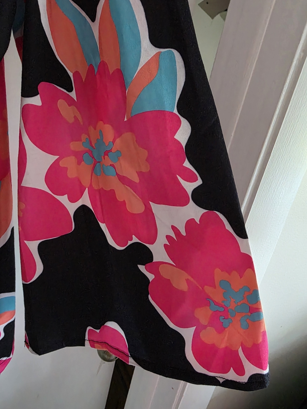 Southern Stich Floral V-Neck Long Sleeve Top - Black with Pink & Teal Flowers XL - Picture 4 of 8
